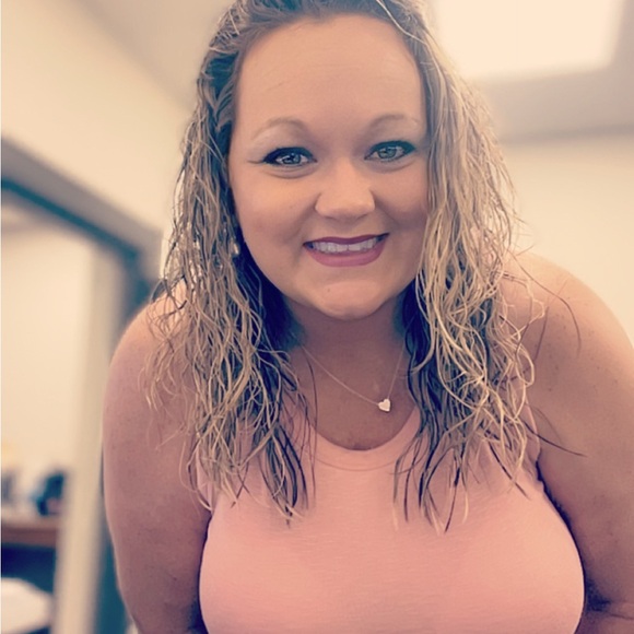 Meet your Posher, Jessica - Picture 3 of 16